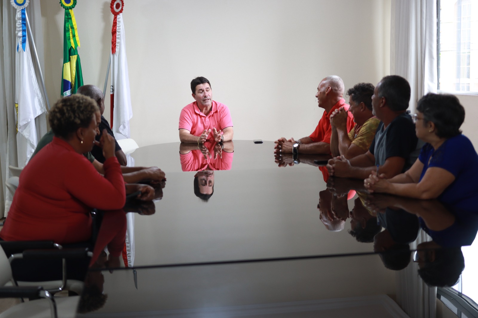 Alex Chiodi recebe moradores do Solar do Madeira para tratar da infraestrutura do bairro