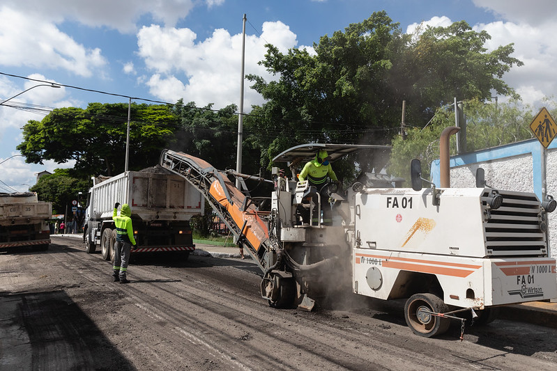 Vereador Alex Chiodi fiscaliza obras do Asfalto Novo na região Sede