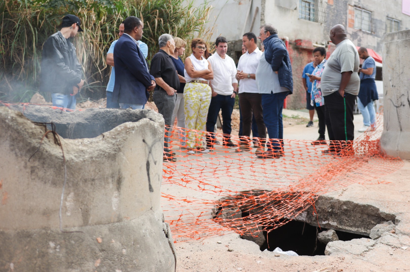 Alex Chiodi fiscaliza obras no bairro Nova Contagem